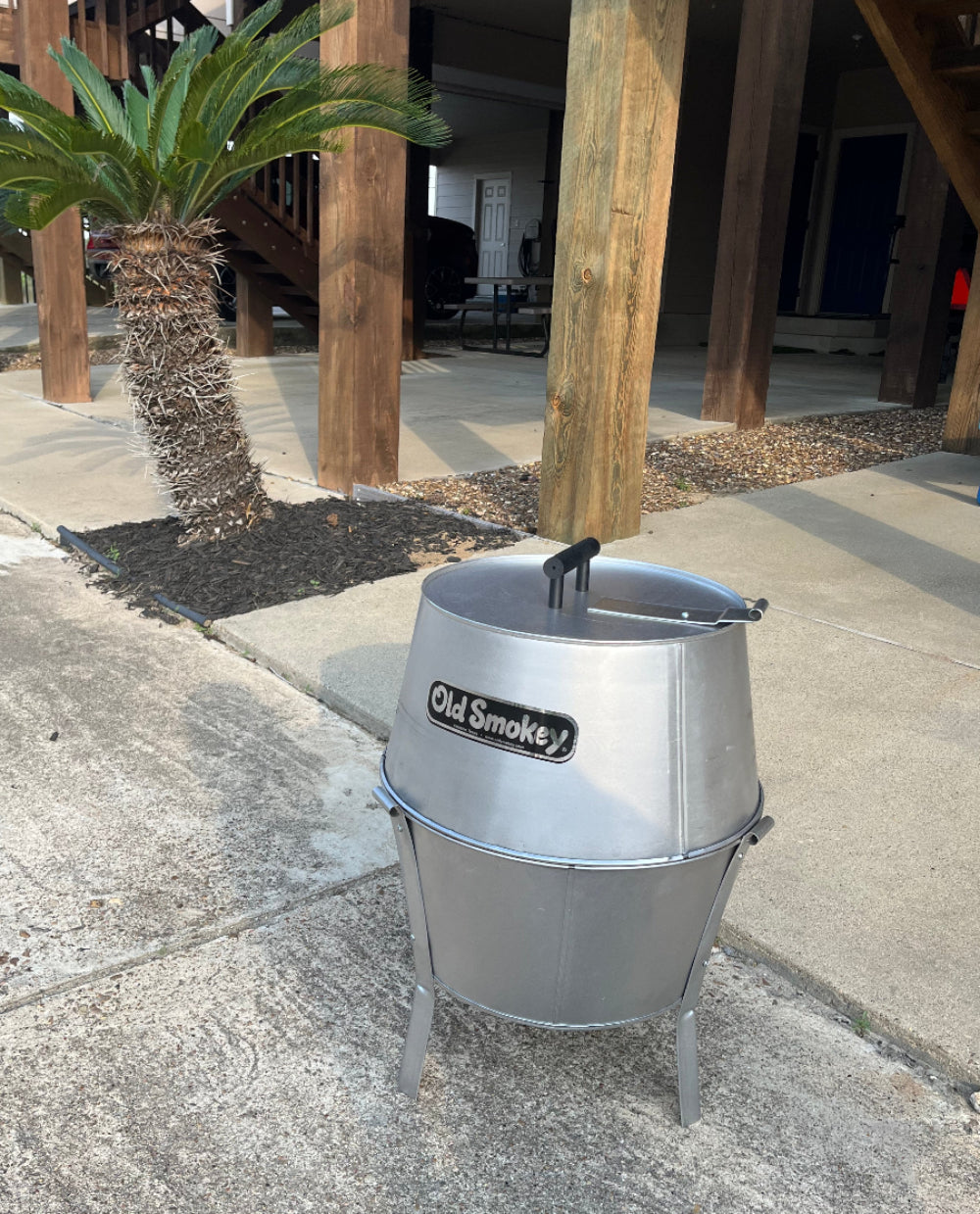 #18 Old Smokey Charcoal Grill